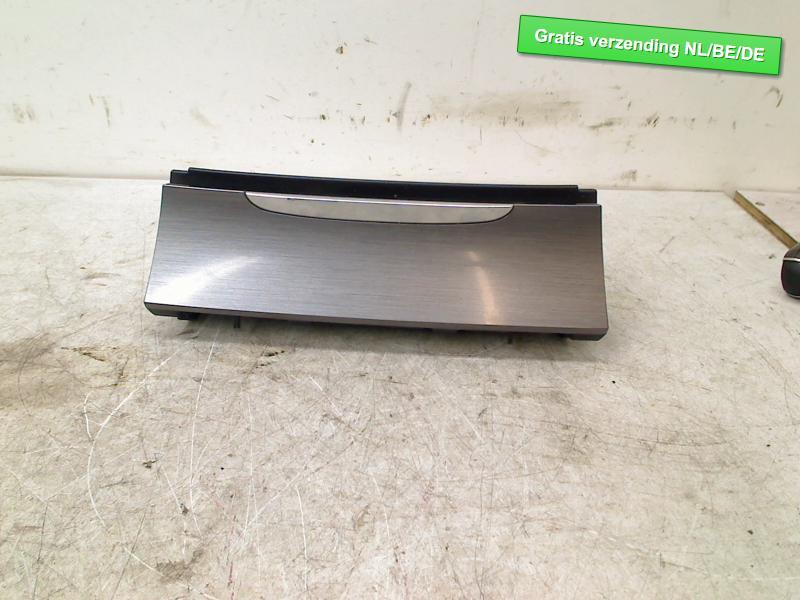 ASBAK VOOR Volkswagen Passat (362) (3C0863284K), Gebruikt, De Bloemendaal 21 21
5221 EB  'S HERTOGENBOSCH, NL, Info@123Parts.nl