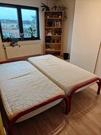 2 lits simples avec matelas, Maison & Meubles, Chambre à coucher | Lits, Rouge, 90 cm, Une personne, Enlèvement