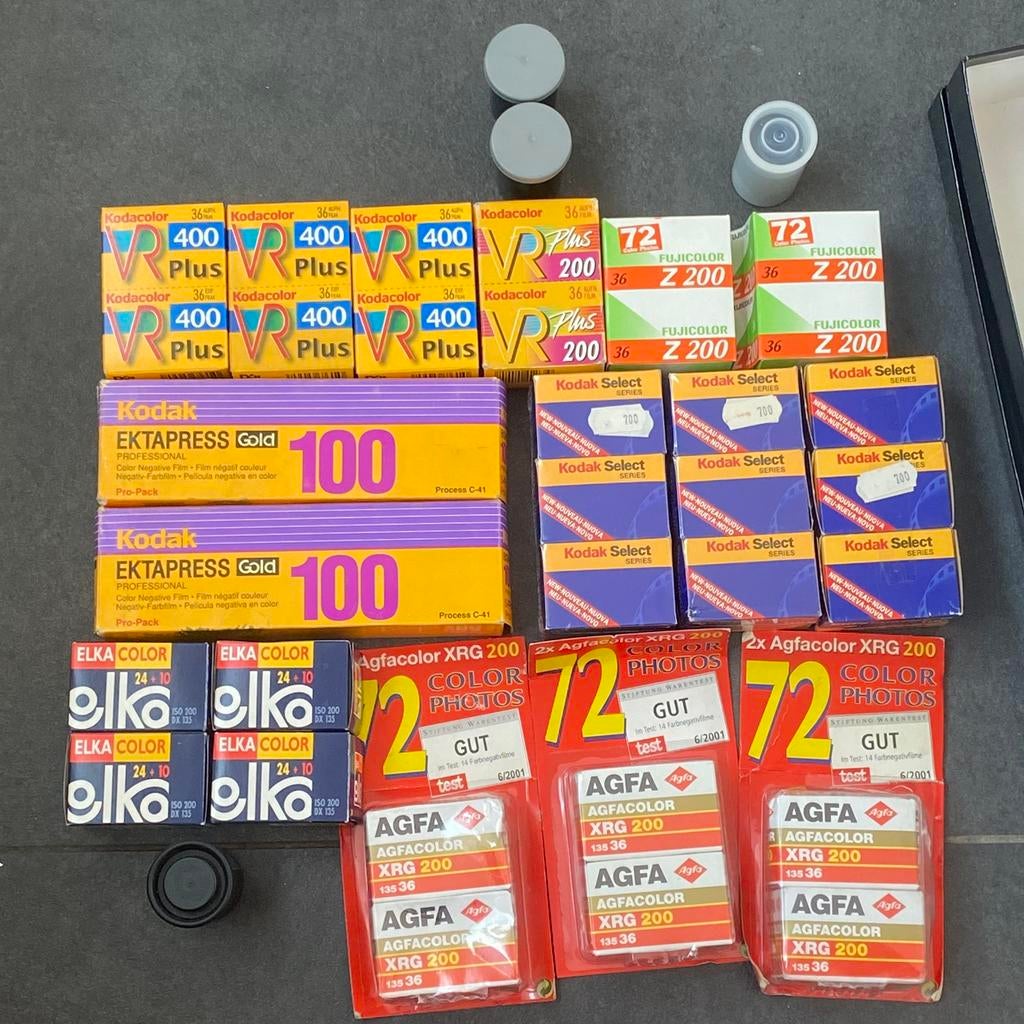45 Bobines film expirées, Kodak, Fujicolor, Agfa, Elka etc., TV, Hi-fi & Vidéo, Bobines de film, Enlèvement ou Envoi, Film 35 mm