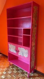 Roze boekenkast, Ophalen