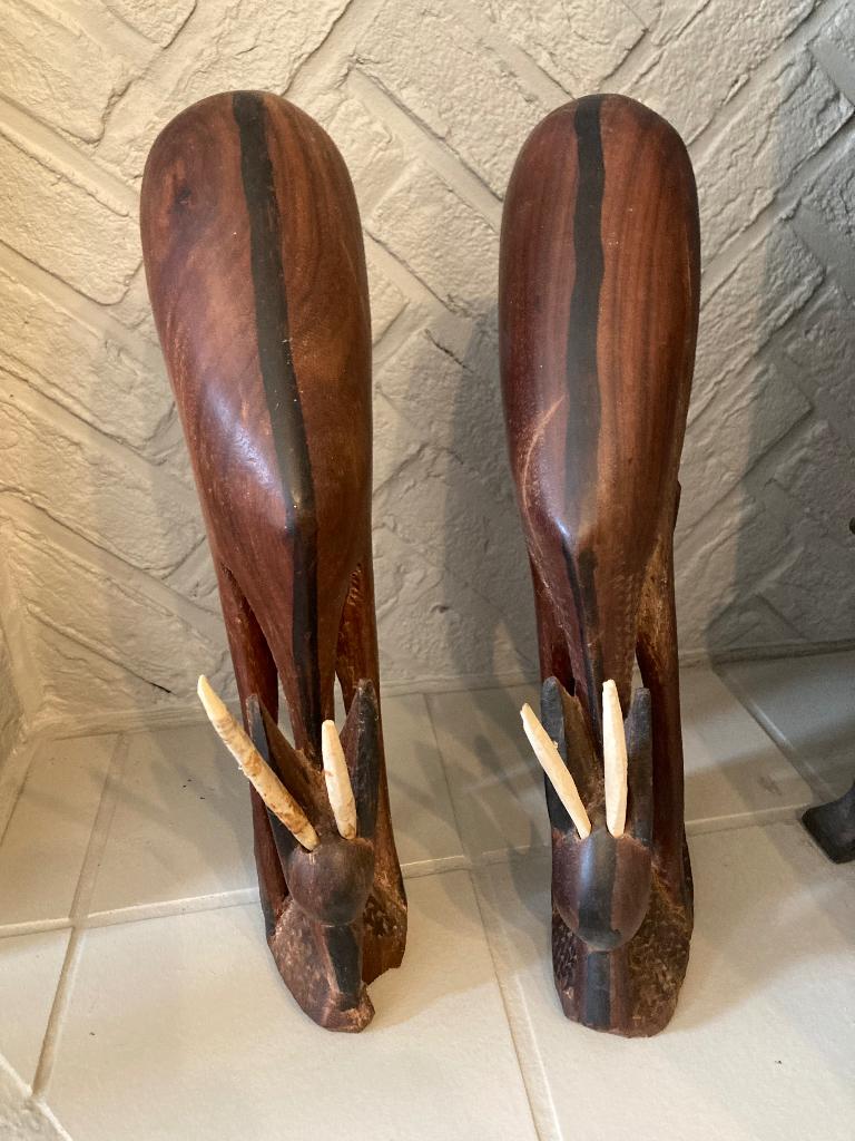 2 Afrikaanse beelden, Afrique, Bois, Enlèvement ou Envoi, Brun