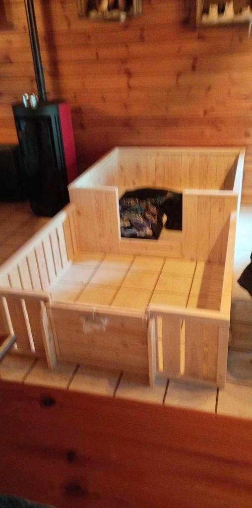 Nieuwe grote houten Werpkist met uitbreiding zeer sterk 275€, Dieren en Toebehoren, Hondenmanden, Ophalen