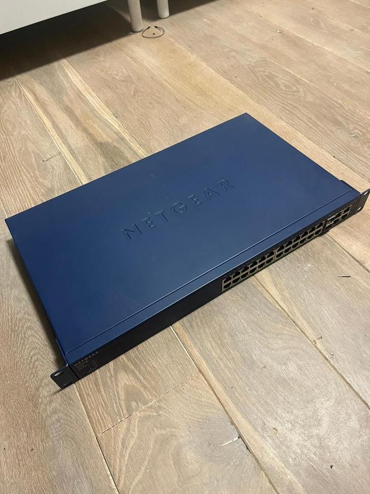 NETGEAR FS728TPv2 – 24-poorts PoE Netwerkswitch – Werkend, Electroménager, Électroménager & Équipement Autre, Utilisé, Enlèvement