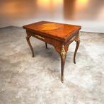 Table ancienne avec garnitures en bronze, Antiquités & Art, Envoi