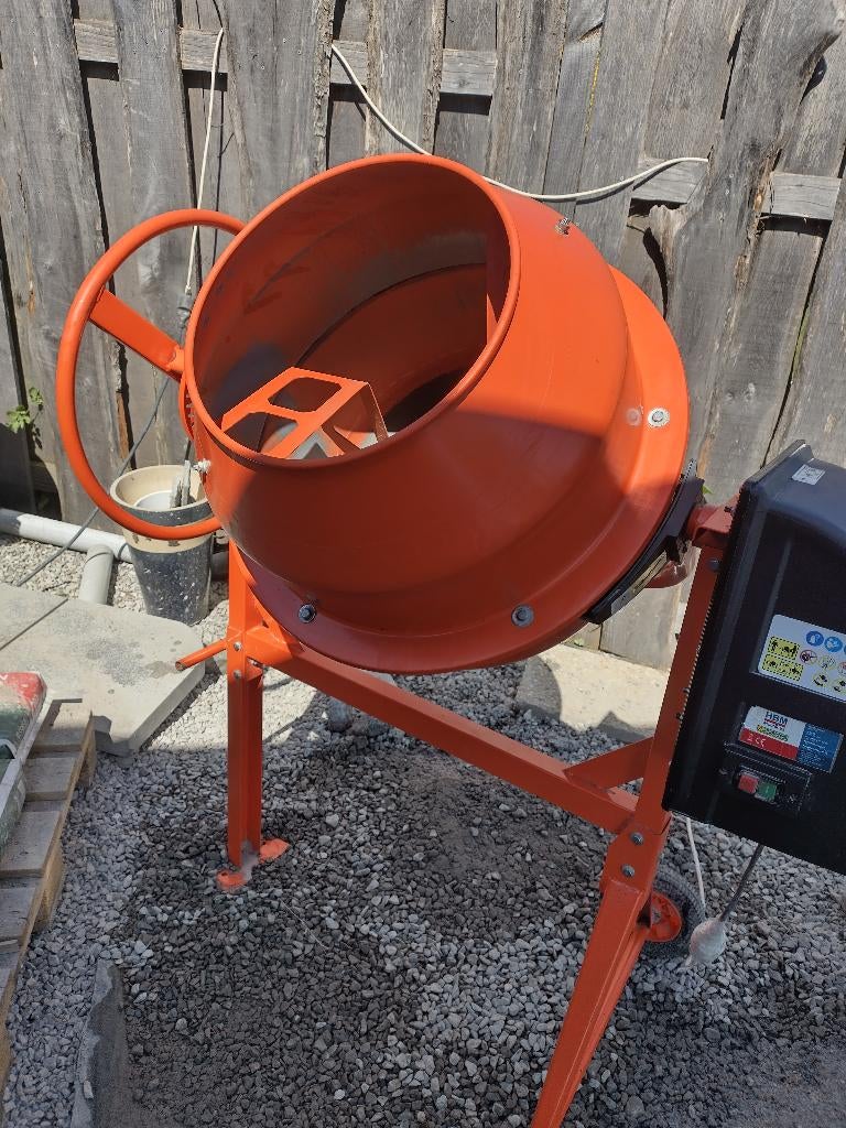 malaxeur à béton 140L, Bricolage & Construction, Bétonnières, Enlèvement, Comme neuf