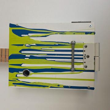 Gitaar cigar box guitar beschikbaar voor biedingen