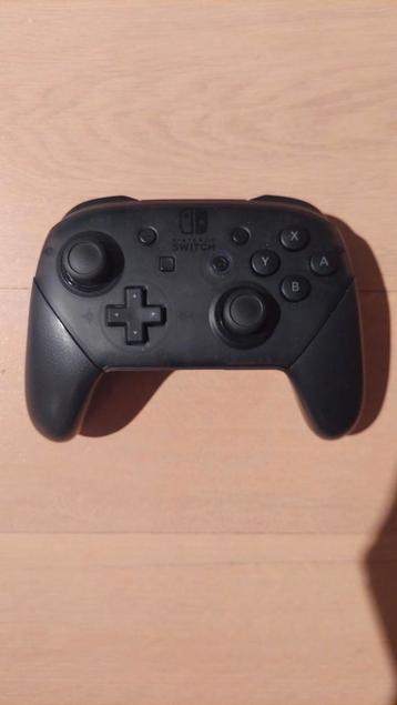 Nintendo switch Pro controller + oplaadkabel beschikbaar voor biedingen