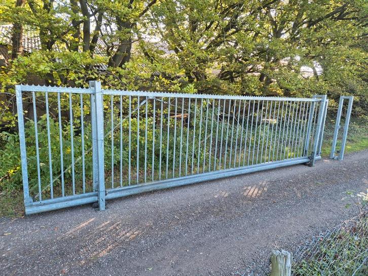 Vrijdragende schuifpoort 5,5 mtr doorgang 2 mtr hoog,verzink, Tuin en Terras, Tuinpoorten, Schuifpoort, Ophalen