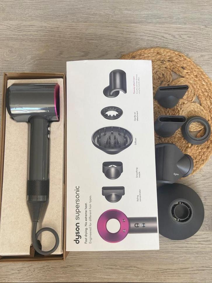 Dyson, SuperSonic , sèche cheveux, Bijoux, Sacs & Beauté, Beauté | Soins des cheveux, Comme neuf, Sèche-cheveux, Envoi