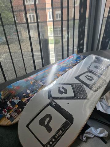 2 NIEUWE DECKS MAAT 8 beschikbaar voor biedingen
