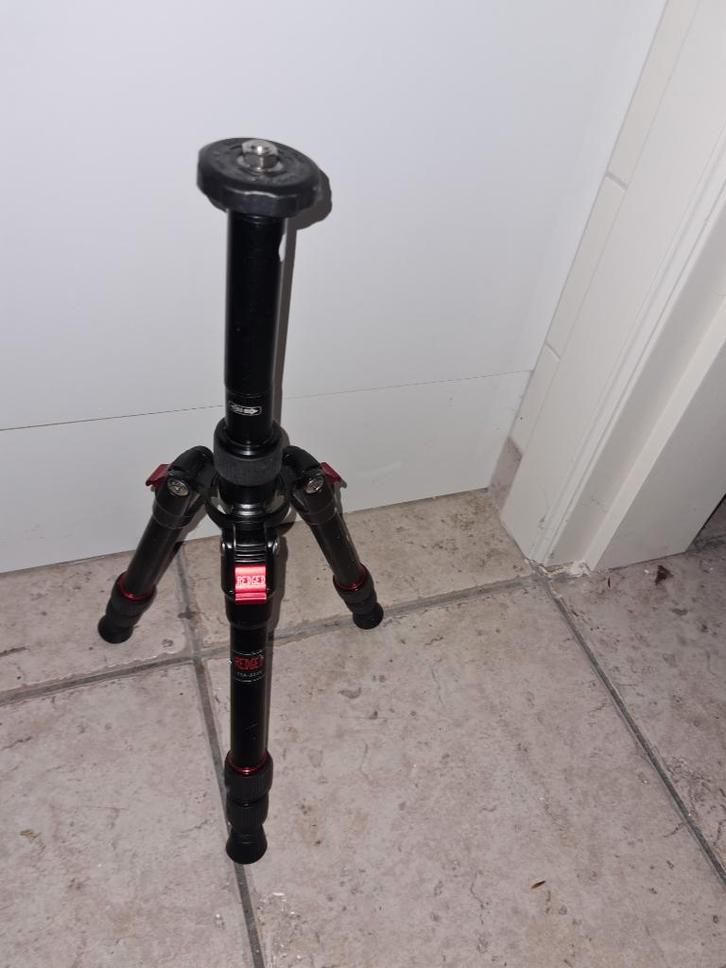 Redged TSA-322K staitef zonder balhoofd, Audio, Tv en Foto, Fotografie | Statieven en Balhoofden, Gebruikt, Driepoot, Minder dan 150 cm