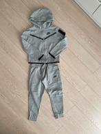 Training Nike Tech gris, Kinderen en Baby's, Ophalen, Zo goed als nieuw