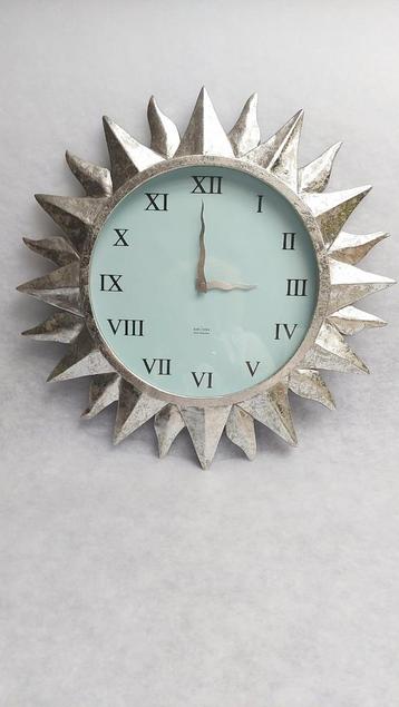 Art design zonneklok Karlsson beschikbaar voor biedingen