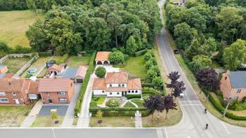 Stijlvol landhuis met tijdloze luxe en doordachte indeling beschikbaar voor biedingen