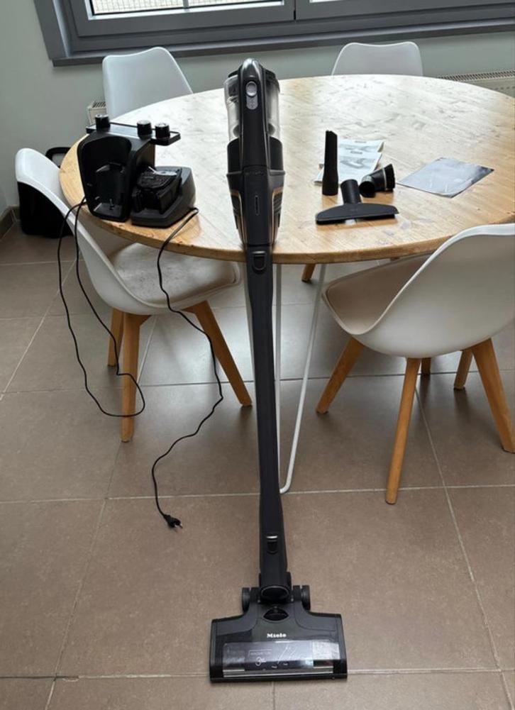 Steelstofzuiger triflex miele, Elektronische apparatuur, Stofzuigers, Zo goed als nieuw, Overige typen, 1200 tot 1600 watt, Reservoir