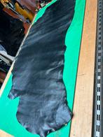 Zwarte patina-vintage leer lap 1.5mm dik iets stug&glad A10, Hobby en Vrije tijd, Stoffen en Lappen, Ophalen of Verzenden, Zo goed als nieuw