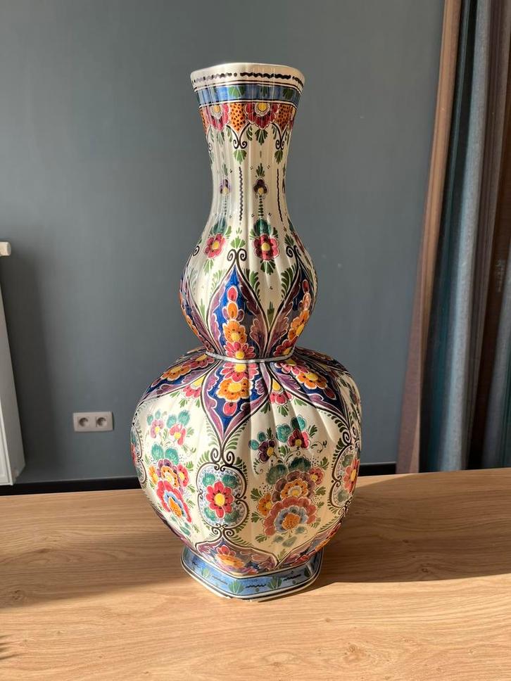 Delfts XL handgeschilderd polychrome vaas bloemenmotief, Antiek en Kunst, Antiek | Vazen, Ophalen