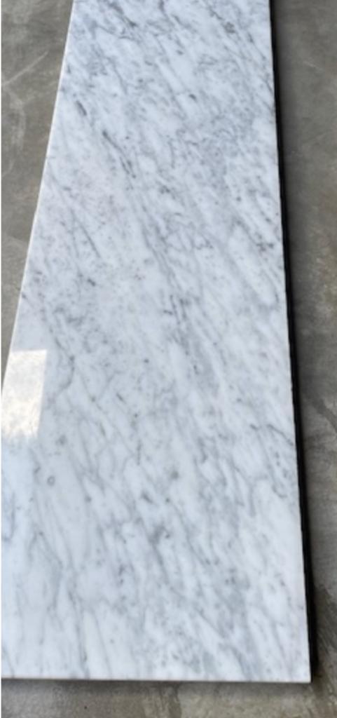 2 Witte marmeren tabletten, Doe-het-zelf en Bouw, Plinten en Afwerking, Gebruikt, Vensterbanken, Hardsteen, 100 tot 150 cm, Ophalen