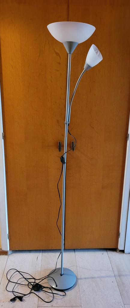 Staande stalen led vloerlamp met leeslamp van 180 cm, Huis en Inrichting, Lampen | Vloerlampen, Zo goed als nieuw, Ophalen