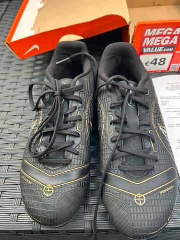 Voedbalschoenen maat 34  beschikbaar voor biedingen