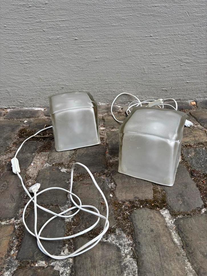 1 “ice cube” lamp (IVIKEN) door IKEA, Huis en Inrichting, Lampen | Tafellampen, Zo goed als nieuw, Minder dan 50 cm, Glas, Kunststof