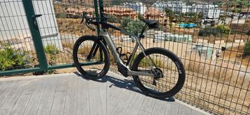 Canyon grail  on CF8 eTap met 2 batterijen beschikbaar voor biedingen