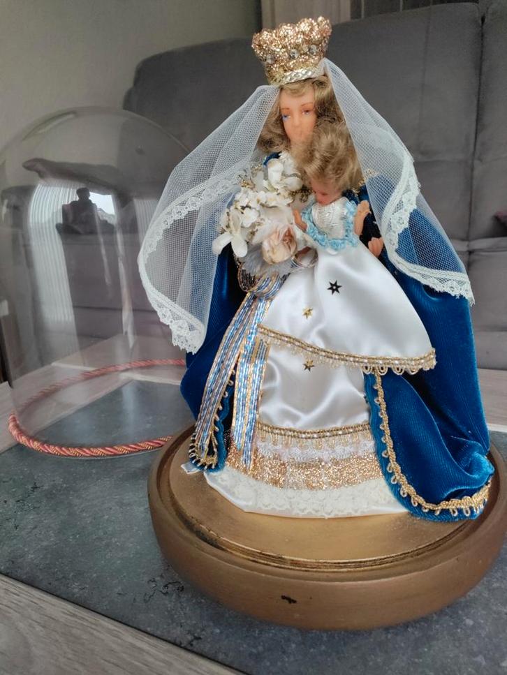 Glazen stolp met wassen “Onze-Lieve-Vrouw, Antiquités & Art, Antiquités | Objets religieux, Enlèvement ou Envoi