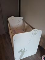 Babybed met poes en poezenpootjes erop. Zonder matras., Kinderen en Baby's, Kinderkamer | Bedden, Ophalen, Gebruikt, Minder dan 140 cm