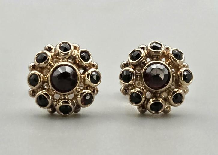Boucles d'oreilles anciennes en or avec grenat. 2026/11., Bijoux, Sacs & Beauté, Bijoux anciens, Boucles d'oreilles, Or, Avec pierre précieuse