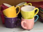 Kleurrijk servies tassen en borden, Antiek en Kunst, Ophalen
