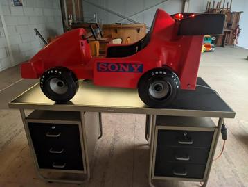 Formule 1 racecar van kindermolen RETRO beschikbaar voor biedingen