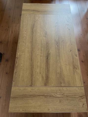 Wegens overcompleet, leuke salontafel, houtlook. beschikbaar voor biedingen