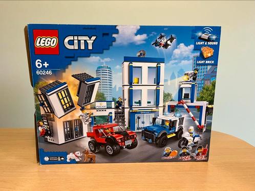 LEGO City 60246 Politiekantoor, Kinderen en Baby's, Speelgoed | Duplo en Lego, Zo goed als nieuw, Lego, Complete set, Ophalen