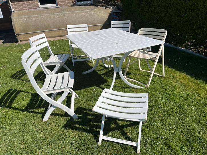 Un kit table et chaises de jardin, Tuin en Terras, Tuinsets en Loungesets, Gebruikt, Kunststof, 5 zitplaatsen, Eettafel, Stoel