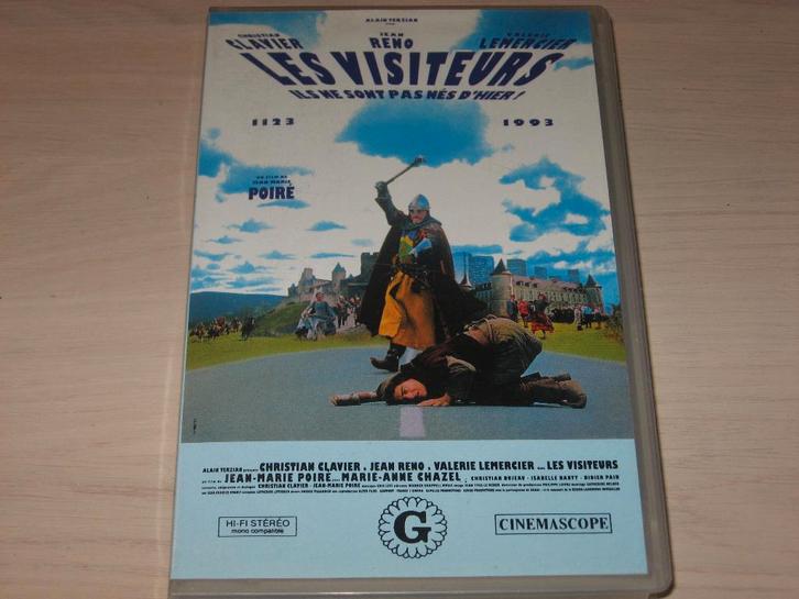 K7 VHS les visiteurs, Cd's en Dvd's, VHS | Film, Zo goed als nieuw, Komedie, Ophalen of Verzenden