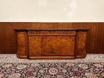 Antieke Italiaanse Dressoir beschikbaar voor biedingen