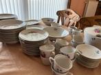 Servies met bloemen en gouden rand, Ophalen