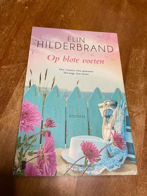 Elin Hilderbrand - Op blote voeten, Livres, Littérature, Comme neuf, Enlèvement ou Envoi
