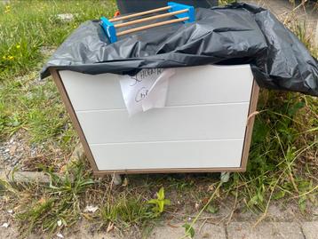 GRATIS Schoenkastje beschikbaar voor biedingen