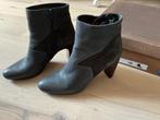 Chie Mihara enkellaarsjes, donkergrijs, leer/suede, maat38, Ophalen of Verzenden, Gedragen, Lage of Enkellaarzen