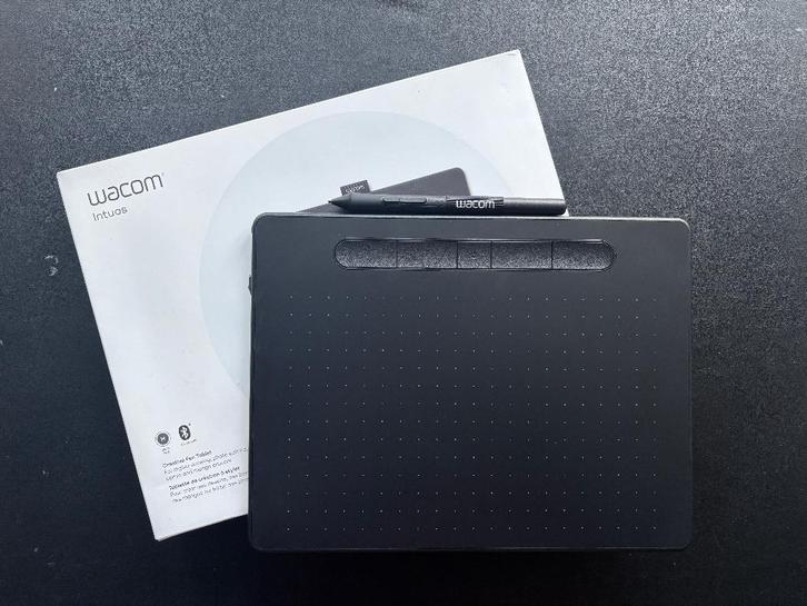 Tablette Wacom Intuos Medium, Computers en Software, Tekentablets, Zo goed als nieuw, Draadloos, Ophalen of Verzenden