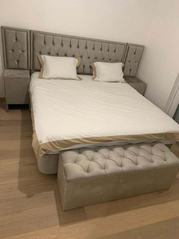 Tweepersoonsbed (kluis), Huis en Inrichting, Slaapkamer | Complete slaapkamers, Zo goed als nieuw, Ophalen