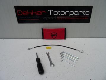 Gereedschap set / Tool kit Ducati Streetfighter 955 V2 2022  beschikbaar voor biedingen