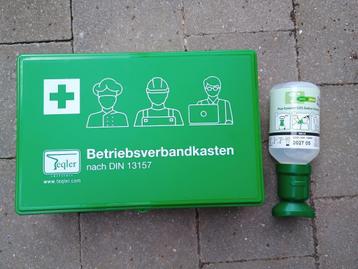 Boîte de secours avec rince œil beschikbaar voor biedingen