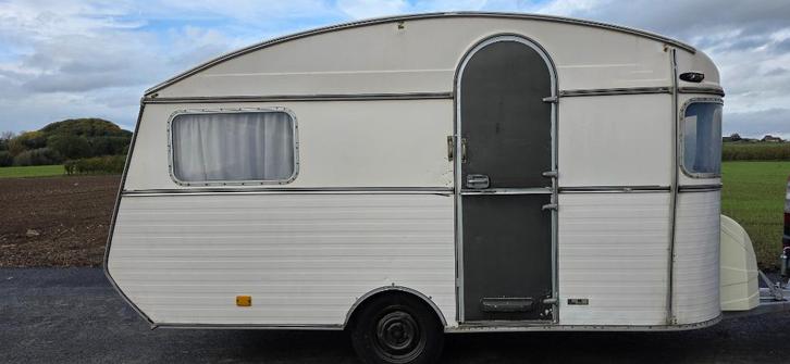 Caravan Consructam Coral 620 kg, Caravans en Kamperen, Caravans, Particulier, tot en met 4, 500 - 750 kg, Standaardzit, 2 aparte bedden