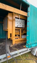 100 KVA generator op schamelwagen met huif, Articles professionnels, Machines & Construction | Générateurs, Enlèvement ou Envoi