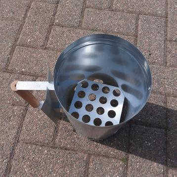 Houtskoolstarter voor barbeque beschikbaar voor biedingen