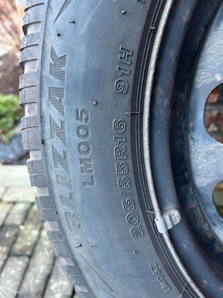 Pneus hiver Bridgestone Blizzak 205/55R16, Auto-onderdelen, Banden en Velgen, Banden en Velgen, Winterbanden, 16 inch, 205 mm