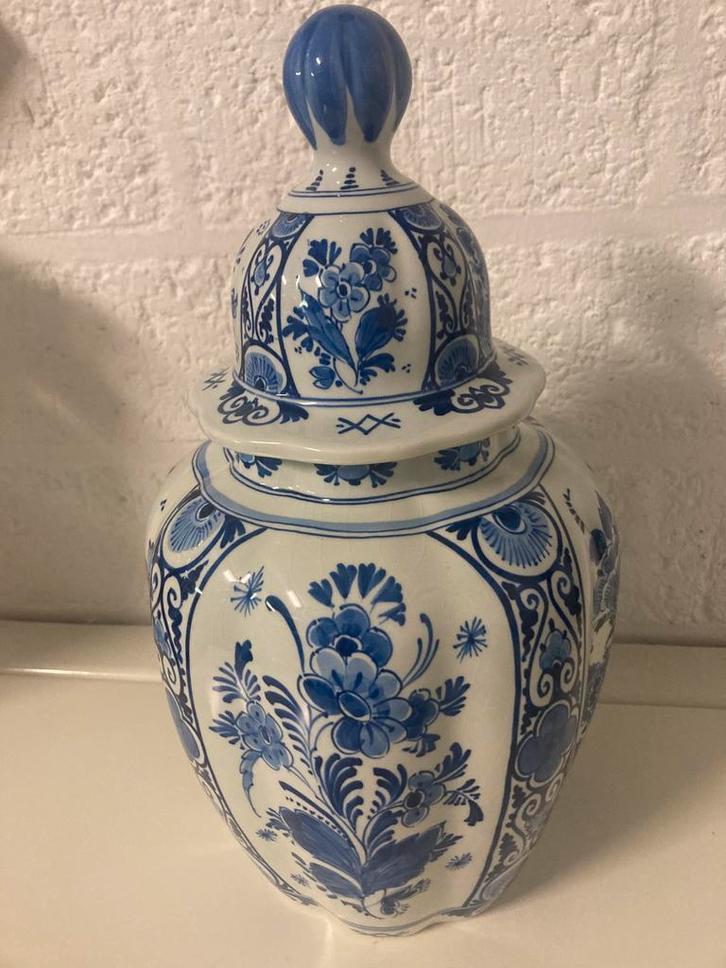 Handbeschilderde Royal Delft dekselvaas – 35 cm, begin 1900., Antiek en Kunst, Antiek | Vazen, Ophalen of Verzenden