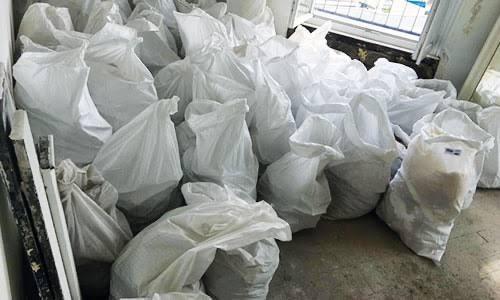 Evacuation déchets débarras encombrants gravats bricaillons, Hobby & Loisirs créatifs, Articles de fête | Location, Comme neuf